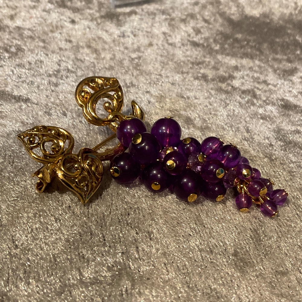 Vintage Avon Purple Grape Cluster Brooch